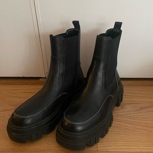 Marc Fisher LTD Morgan Chelsea Boot